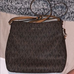🌸 crossbody Michael Kors purse🌸
